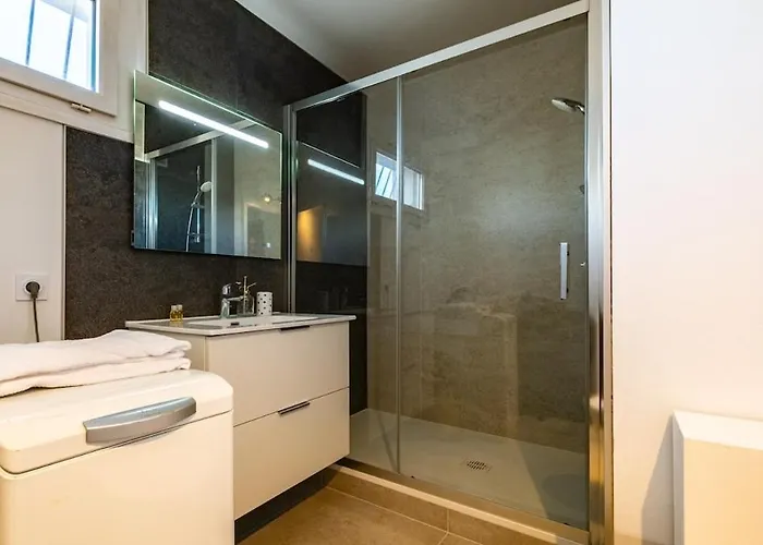 Le Rouge - Close To Bsb Appartamento Digione