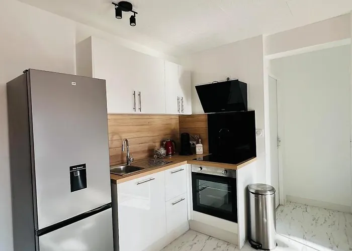 Le Rouge - Close To Bsb * Digione